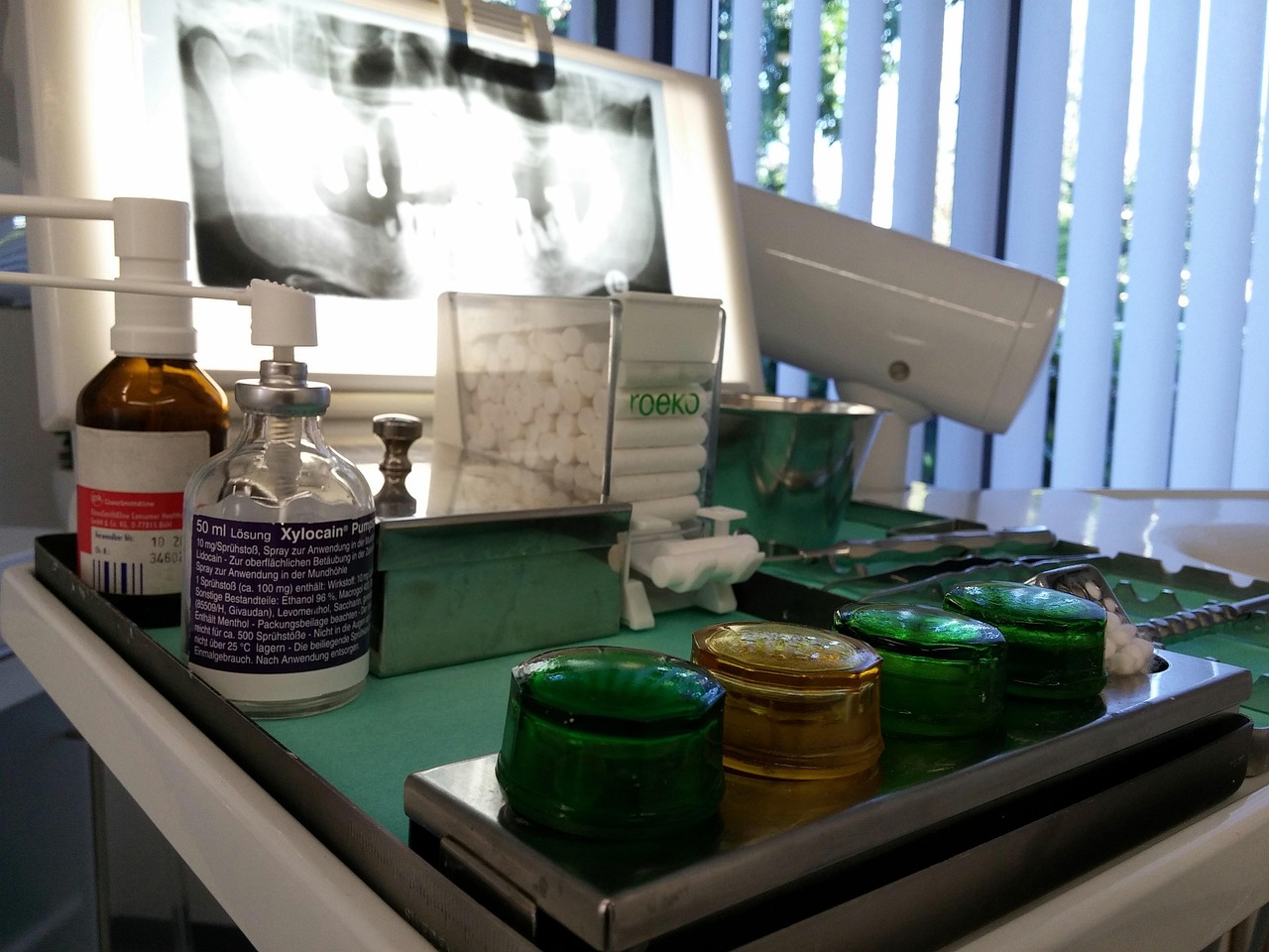 dentist, teeth, toothache, x-ray, dental care, pains, holes, intervention, patient, surgical intervention, hole, prosthesis, dental prosthesis, temporary tooth, dental problems, denture, health insurance, application, drill, braces, clasp, calcium, health, disease, teeth cleaning, tartar, yellow teeth, rotten teeth, dental, hygiene, tooth erosion, false teeth, milk teeth, dentistry, bad breath, dentures, cost estimate, toothbrush, radiant, white, white teeth, new, filling, tooth filling, wisdom teeth, molars, incisor, canine, laser therapy, fear dentist, reviews, practice, treatment room, roentgen, jaw, jaw area, metal, 3d pictures, material, collagen fiber, swab, annoy, nerve pain, anesthesia, healthy, oral hygiene, implants, sustainable, smile, floss